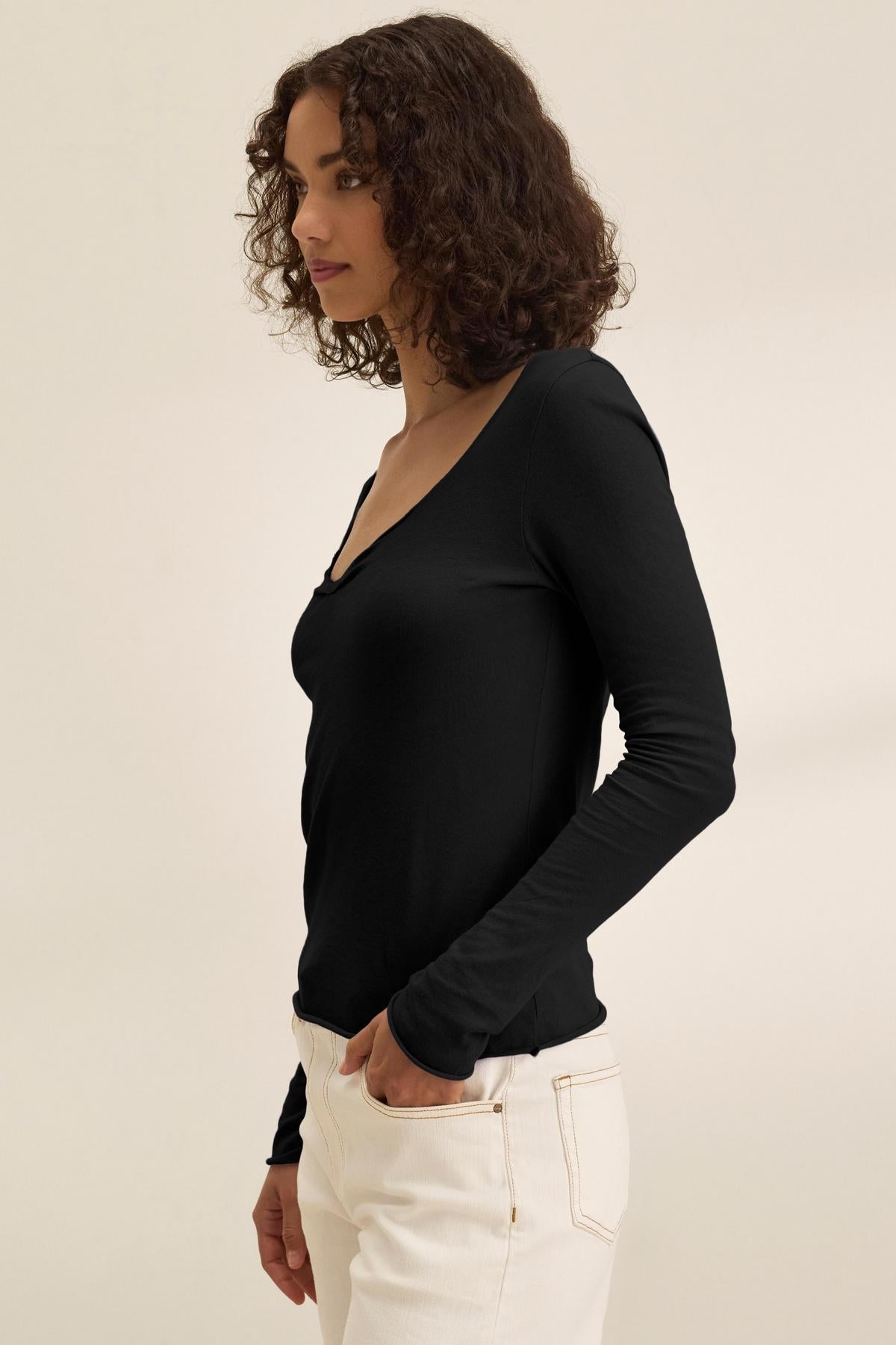 NOURA TEE