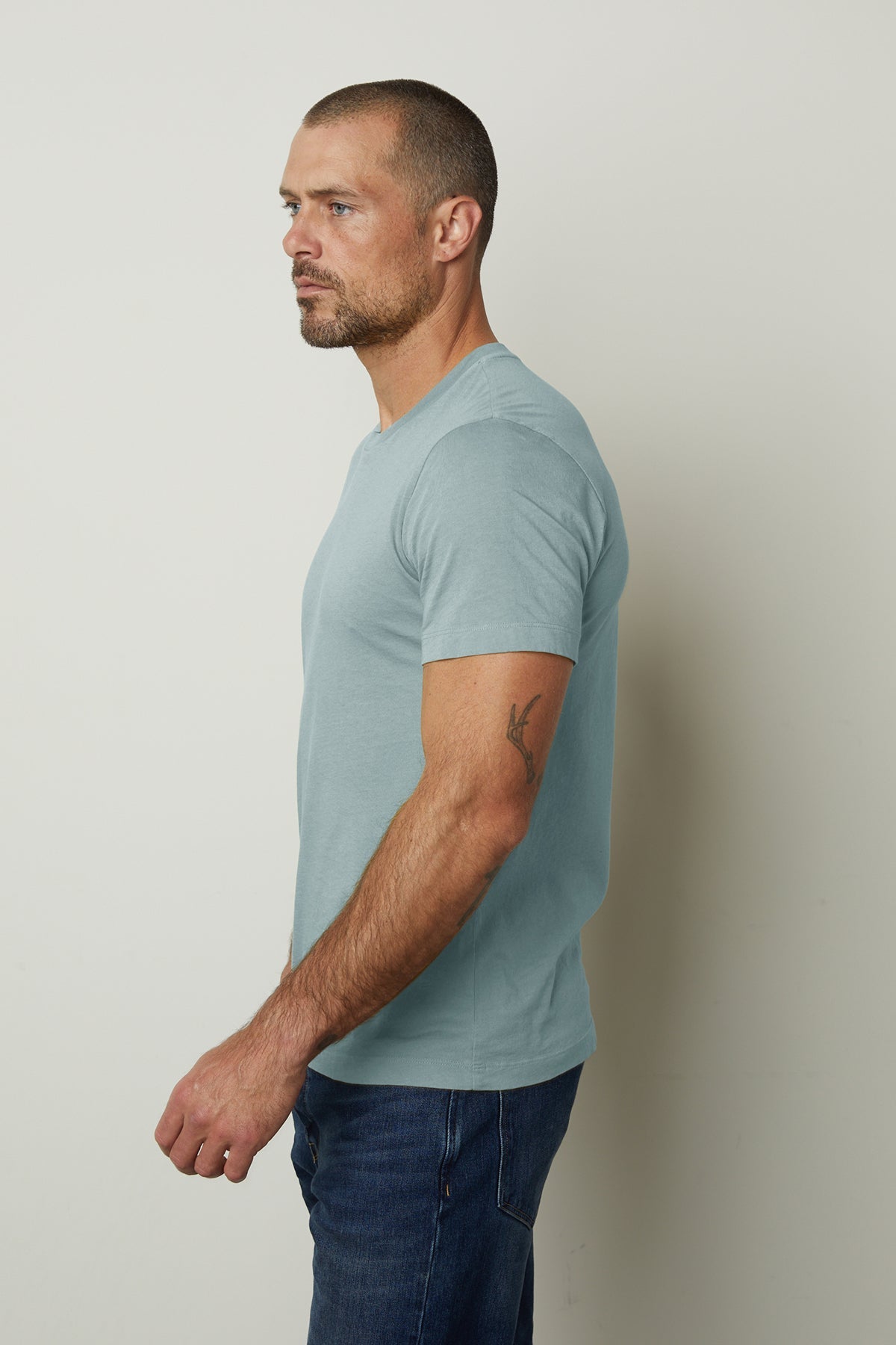 HOWARD TEE